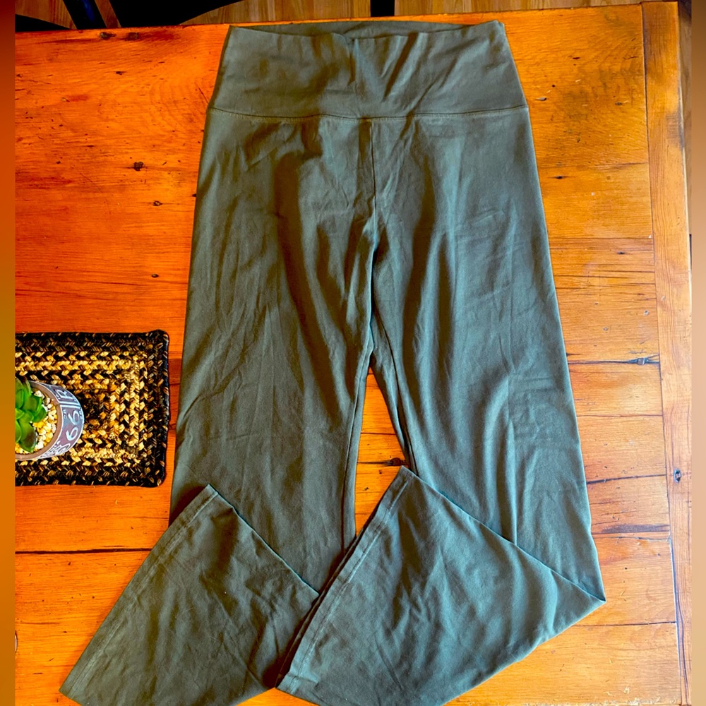 American Eagle Offline XL olive green flare leggings